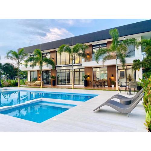 The Modern Lake House