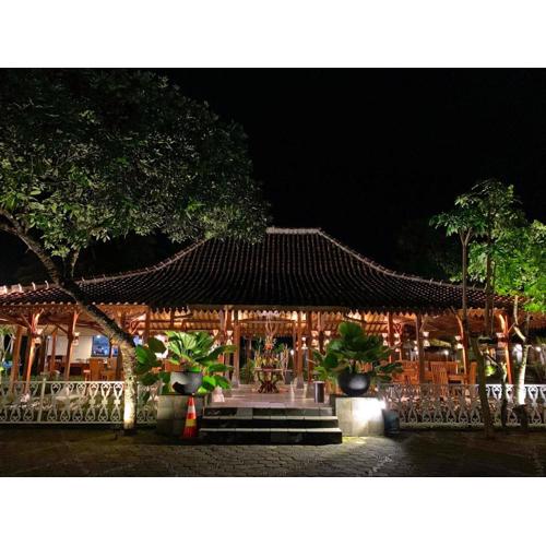 The Nalaya Hotel & Resto