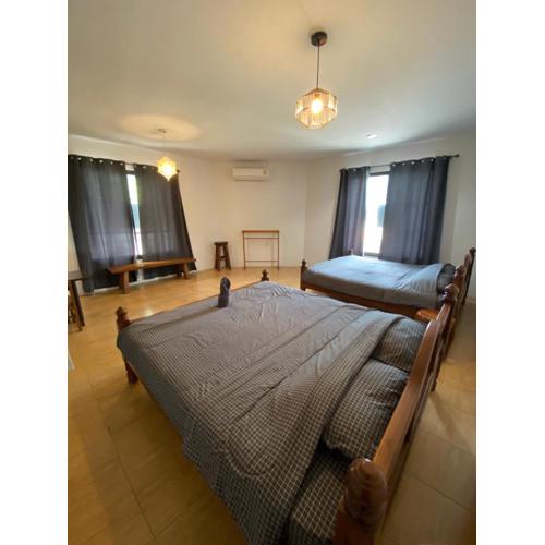 The nearest Surattani airport