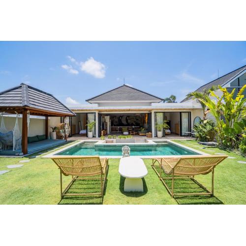 The Orange Sky - 3BR Pool Villa in Kerobokan