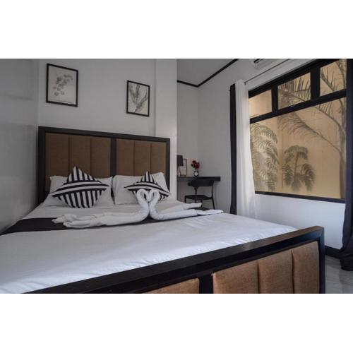 The Palms Resort & Bar