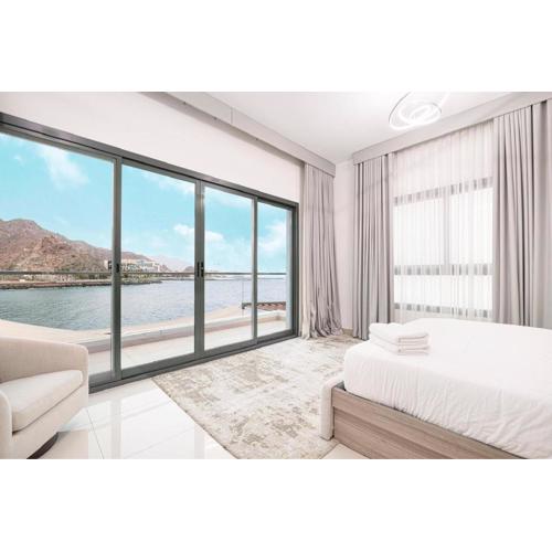 The Pearl Villa - Swimming Pool with Sea and Mountain view - Al Dana Island Fujaira