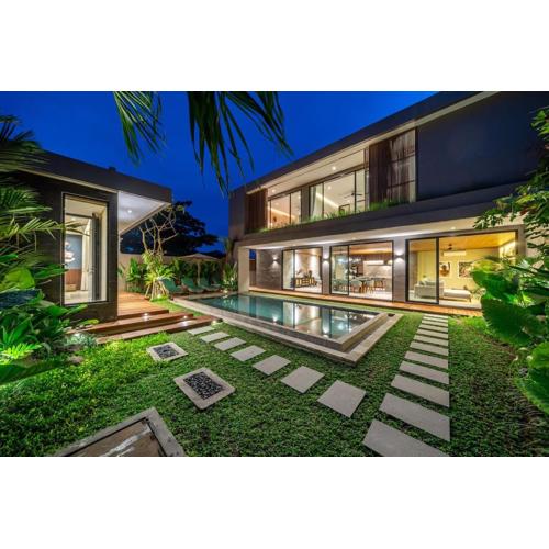 The Plaza 4BR With Pool in Bali s Eat Street