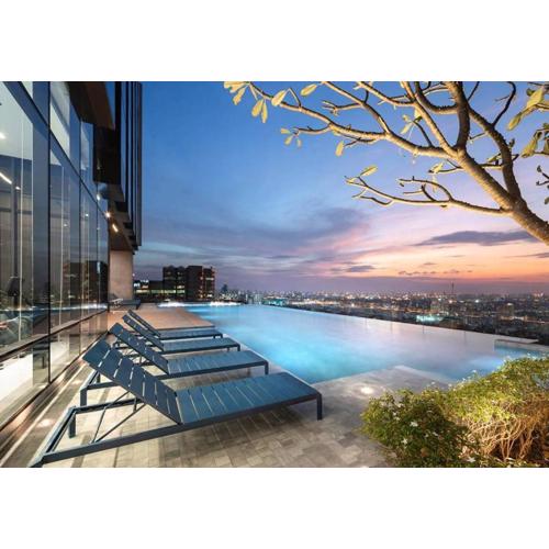 The Quarter Ari by UHG