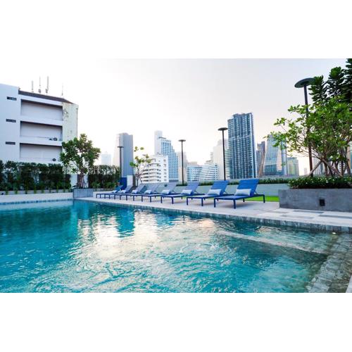 The Quarter Phromphong by UHG