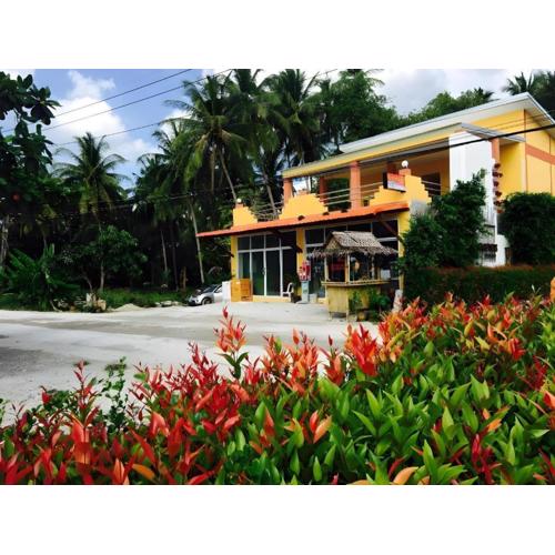 The Royhanna Beach House