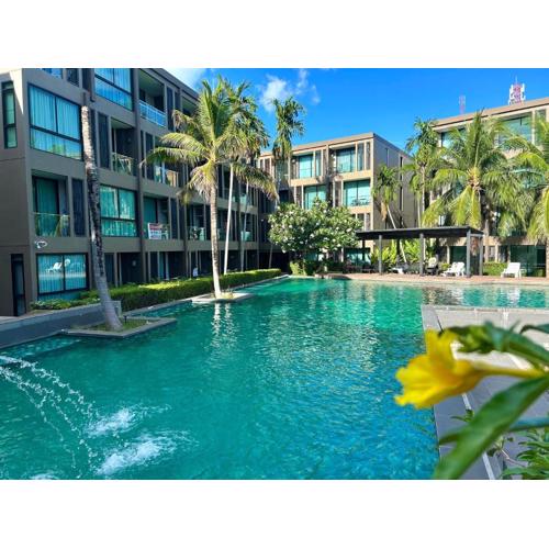 The serene Panwa beach front pixels