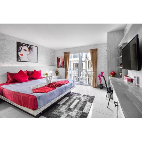 The Shades Hotel 50 meter Beach Front