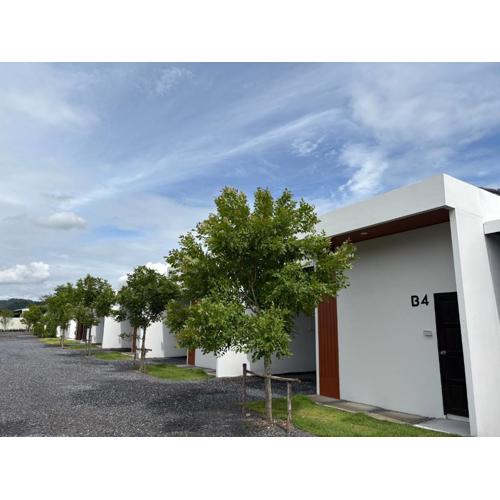 The Six Resort Lopburi