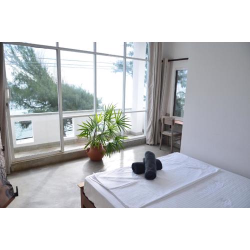 The Stables Oceanfront Hotel Midigama