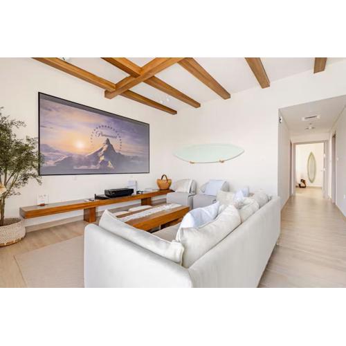 The Surfer's Yas 2BR plus Study Apartment, Full canal & pool view, Theme Parks Yas