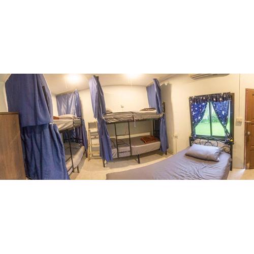 The Travelers Friend En Suite dorm room AC