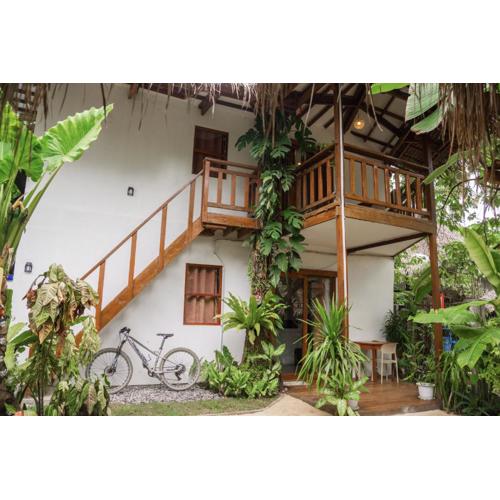 The Treetop Room - Comfy apartment with workspace