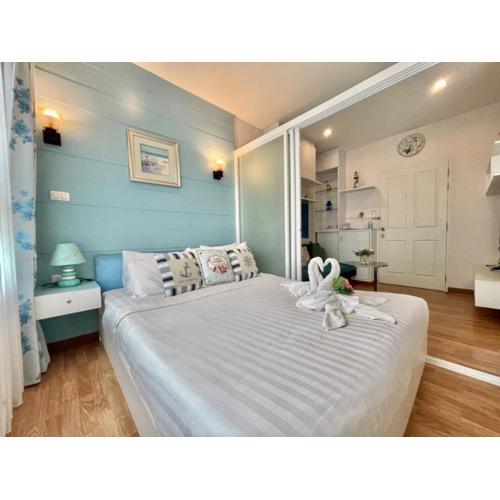 The trust huahin sky room condo pool view