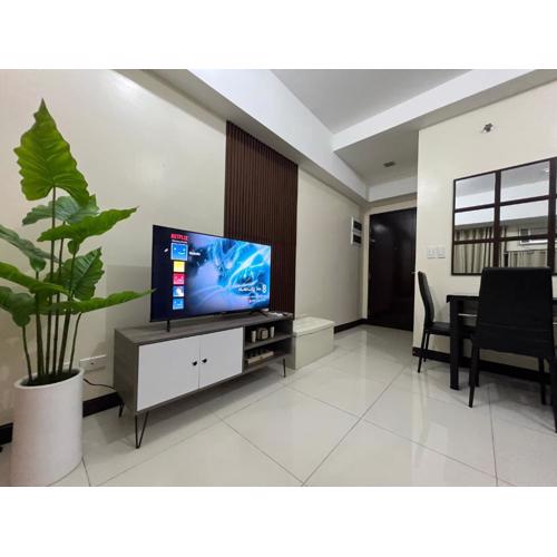 The Viceroy near Venice Mall