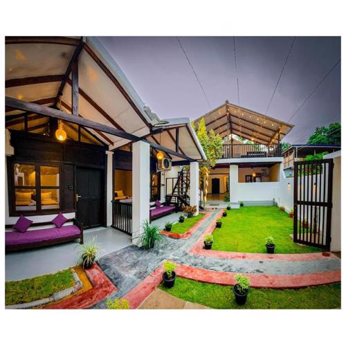 The Wave Rooms & Hostel