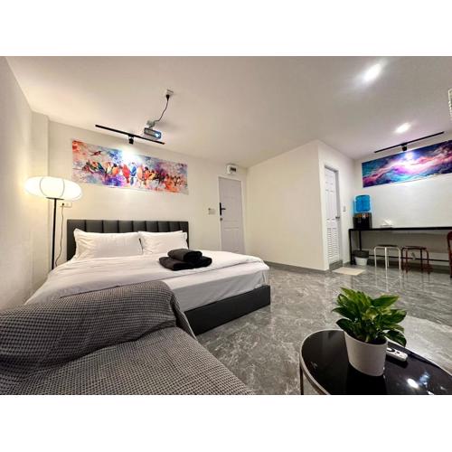 The White Den Chatuchak