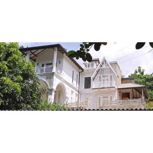 The White House Kandy