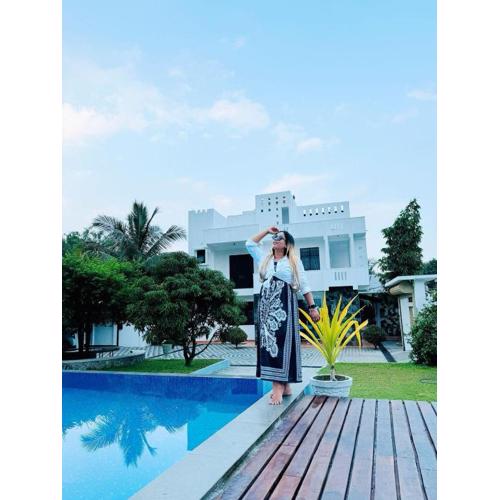 The White House Resort