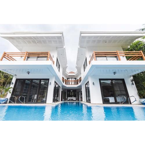 The Whitehouse by the Sea