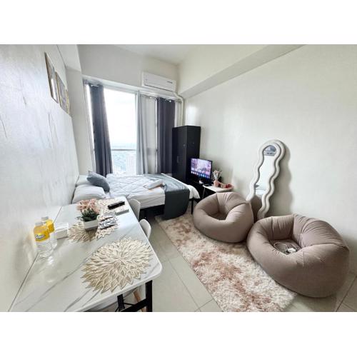 The Wild Roces Makati, The Beacon Residences