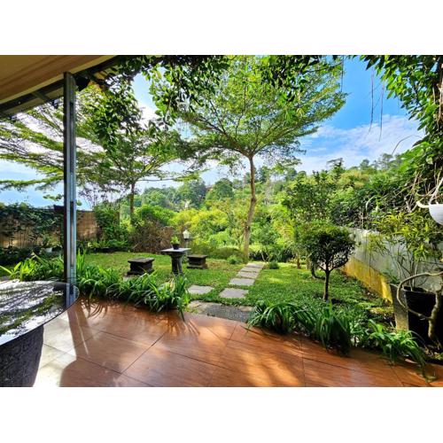 The Wiltshire Dago Pakar - Hillside Villa MAX 12 ORANG