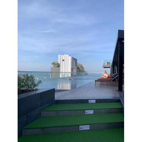 泰国芭提雅thebase无边游泳池公寓