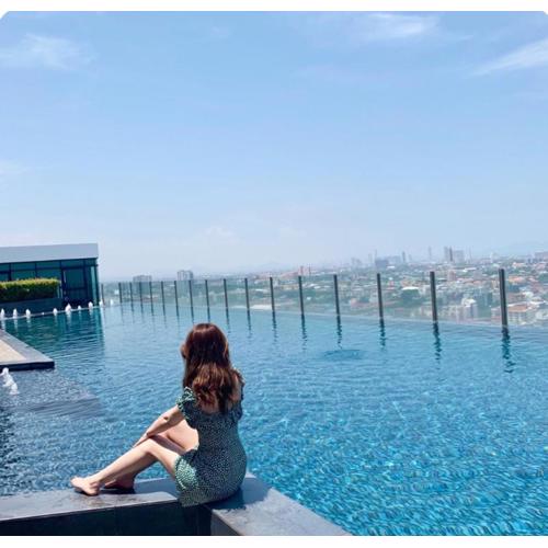 泰国芭提雅Thebase无边游泳池公寓