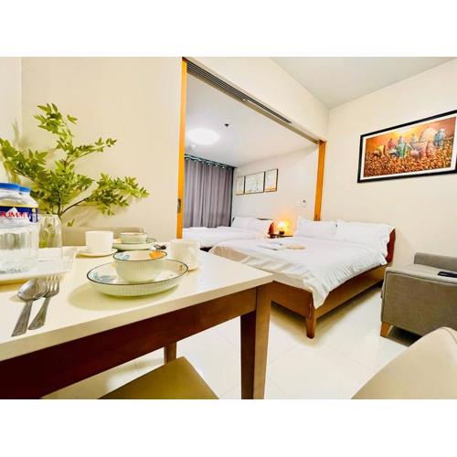 Thompson Suites - 2 beds, One Uptown Residences 28F A - XBOX & Netflix