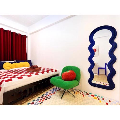 Tiny Cozy Room - Wat Arun