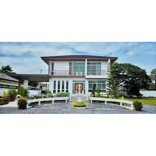 Tiny Island Lake Lodge