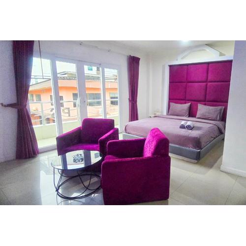 Titanic Residence-7 minute walk to the Beach