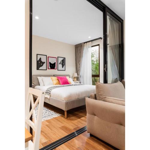 Title Halo Life in Yellow 40m2 King Bed Pool