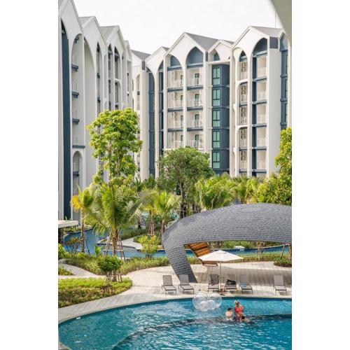 Title Halo Time for Jungle 40m2 King Bed Pool