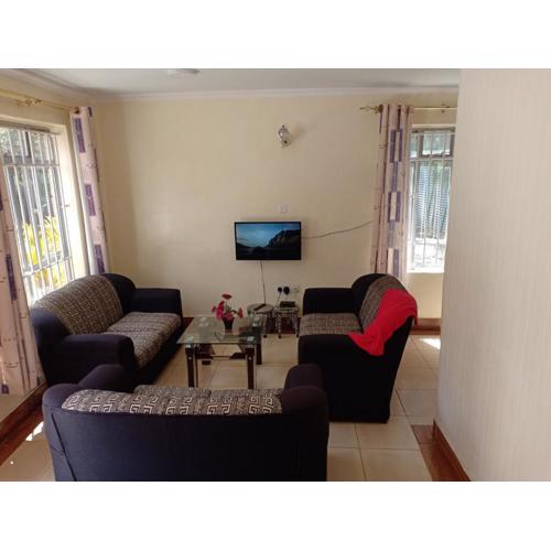 Tommy's Lounge Apartments