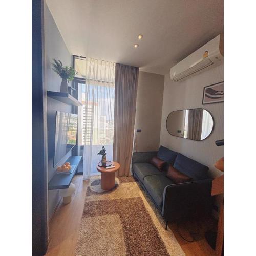 Tonglor Ekkamai Sky Pool & Gym 1BR Free Airport Pick Up