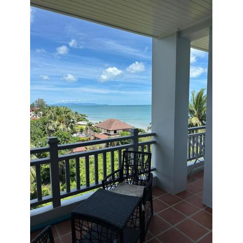 Top-Floor 1-Bedroom Ocean View Condo