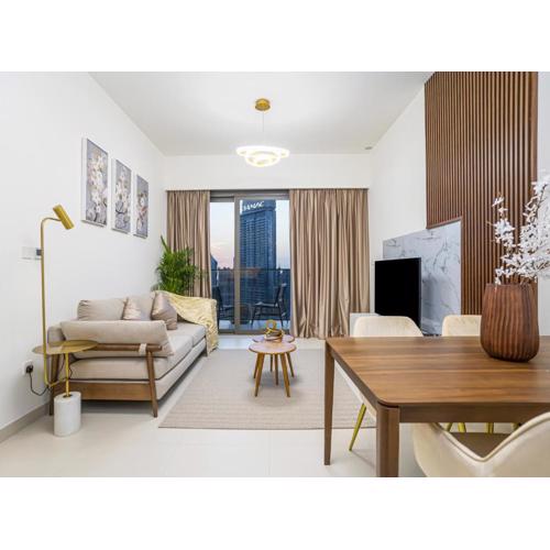 Top Floor One Bedroom Apartment with Downtown Views 170BC-1