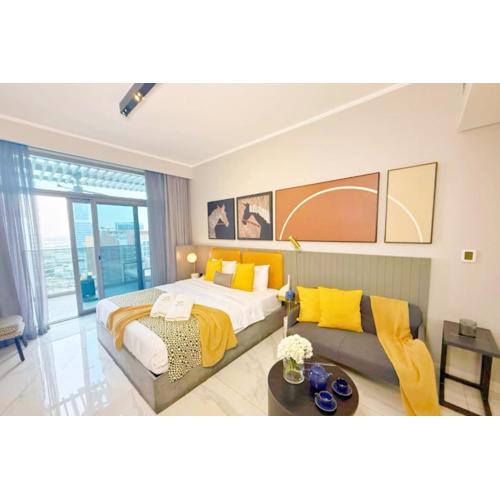 Top Floor Studio with Sofa Bed Walk to Dubai Mall by Vibel