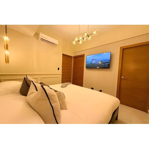 Torre Laura Michelle XXXV