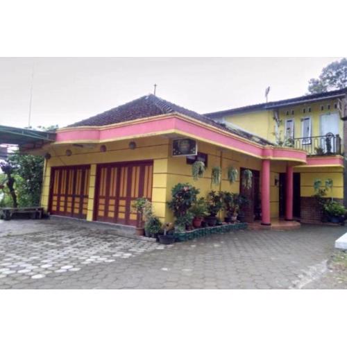 Toto Homestay