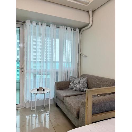Tower 1 Rm 305 FREE Parking, FREE Pool, Balcony, 1Bedroom 4 beds