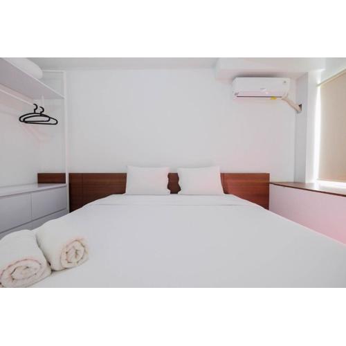 Town View 1BR at Patraland Urbano Apartment By Travelio