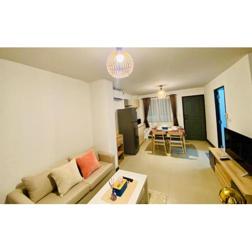 Townhome 3 beds 3 baths peaceful full funiture&Air con