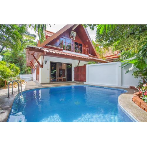 Traditional Thai Villa Nikkie in Tropical Nature, 4BR & Pool, near Rawai Beach