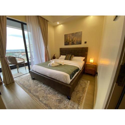 Tranquil 1BD Apt, Pool, 17th Flr, Walking distance to Yaya