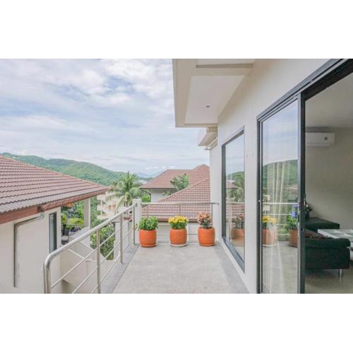 Tranquil 2br Chaweng Hill Apartment With Balcony
