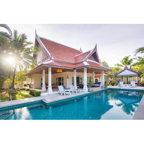 Tranquil 4BR Pool Escape - Villa Funny