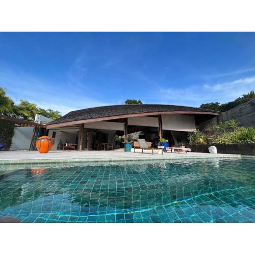 Tranquil lake view villa on Phuket golf estate