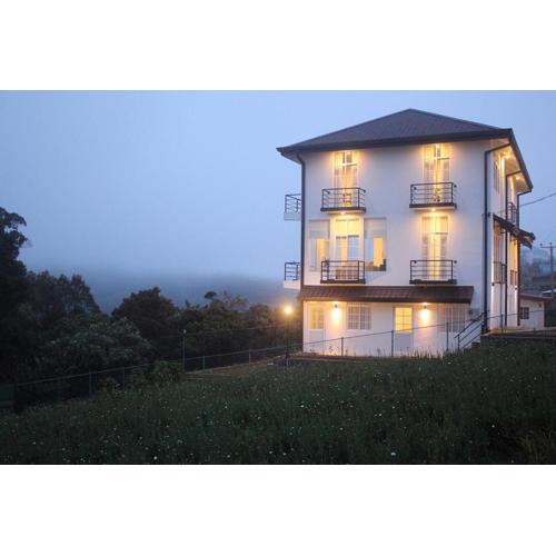 Tranquil Villa - Stunning views with free breakfast